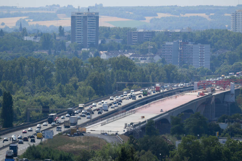Die Schiersteiner Brücke verbindet Mainz und Wiesbaden.