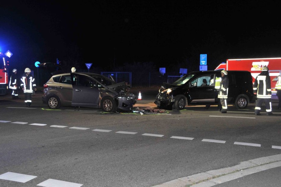 Bei dem Unfall prallten zwei Autos zusammen.