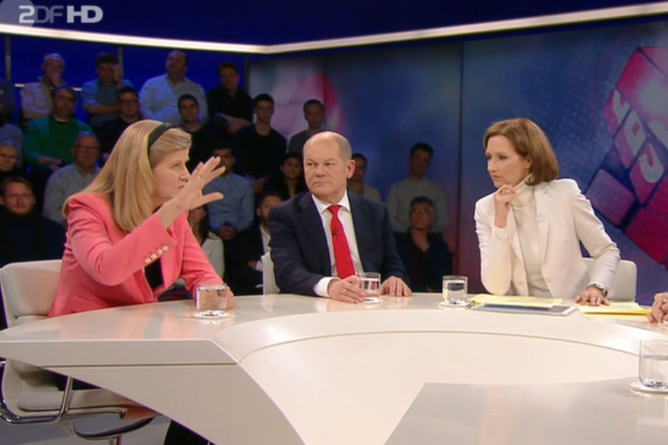 Statt Maybrit Illner führt Bettina Schausten (re.) durch die Sendung.