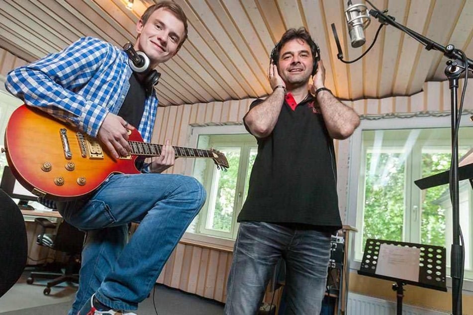 Auch mit seinem Papa, Ex-Randfichte Thomas „Rups“ Unger (47), arbeitete Toni schon zusammen, produzierte sein aktuelles Album.