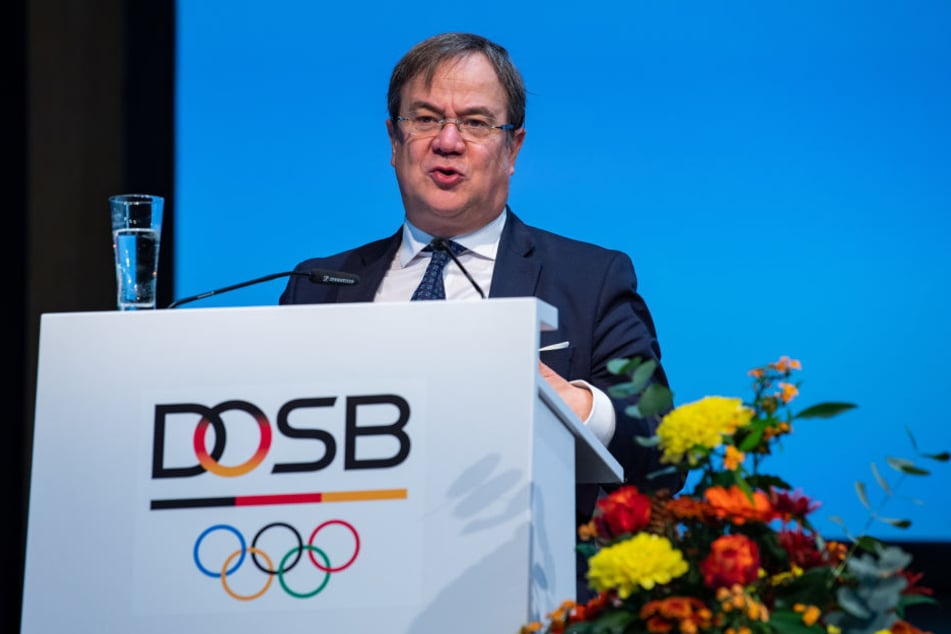 Armin Laschet (CDU), Ministerpräsident des Landes Nordrhein-Westfalen spricht auf der Mitgliederversammlung des Deutschen Olympischen Sportbundes (DOSB).