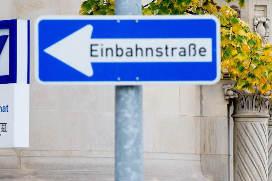 Der Paketbote blockierte eine Einbahnstraße. (Symbolbild)
