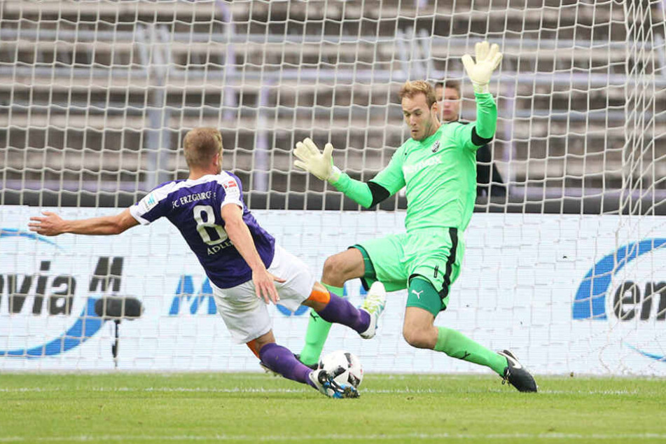 Nicky Adler versenkte in der 29. Minute den Ball zum 1:0 für Aue.