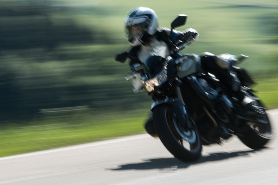 Die zwei Männer waren in Osthessen mit ihren Motorrädern unterwegs als es zu dem Unfall kam. (Symbolbild)