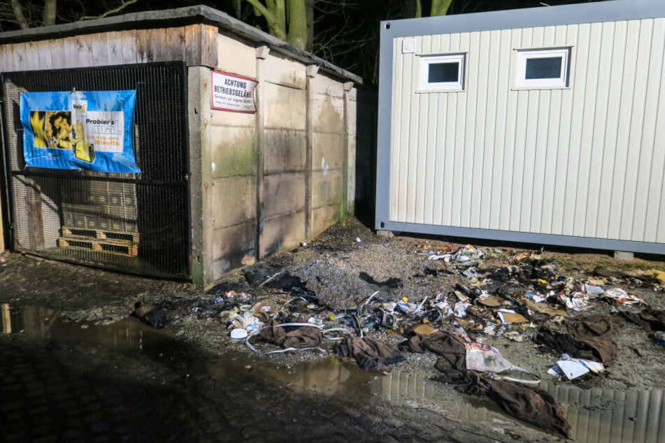 Zwei Container standen in Flammen.