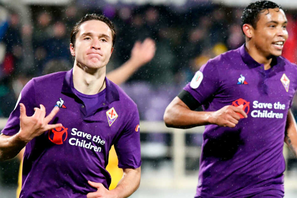 Federico Chiesa (l.) vom AC Florenz soll beim FC Bayern München auf dem Zettel stehen.