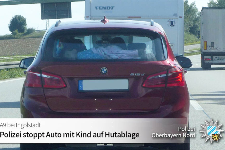 Unfassbar! Polizisten entdeckten auf der A9 ein Auto mit einem schlafenden Kleinkind auf der Hutablage.