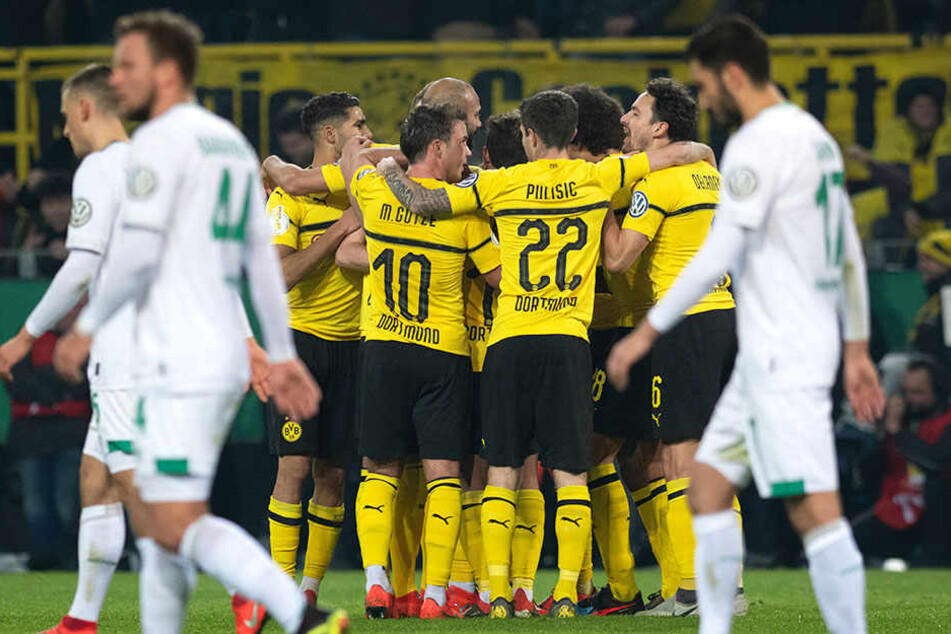 Der BVB schlug noch vor der Pause zurück: Kapitän Marco Reus (nicht im Bild zu sehen) traf mit einem herrlichen Freistoß zum 1:1.
