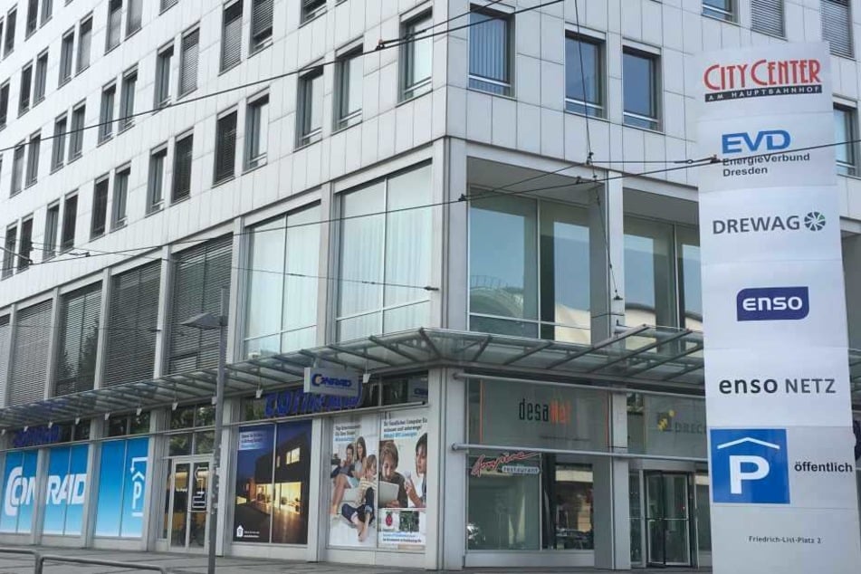 Conrad-Filiale am Hauptbahnhof in Dresden.