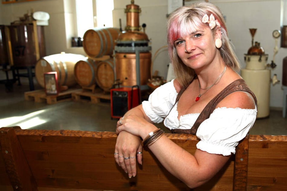 Die letzte ihrer Art: Noch ist Nicole Lehmann (34) aus Bockau Vugelbeerprinzessin, das Amt wird jedoch abgeschafft.
