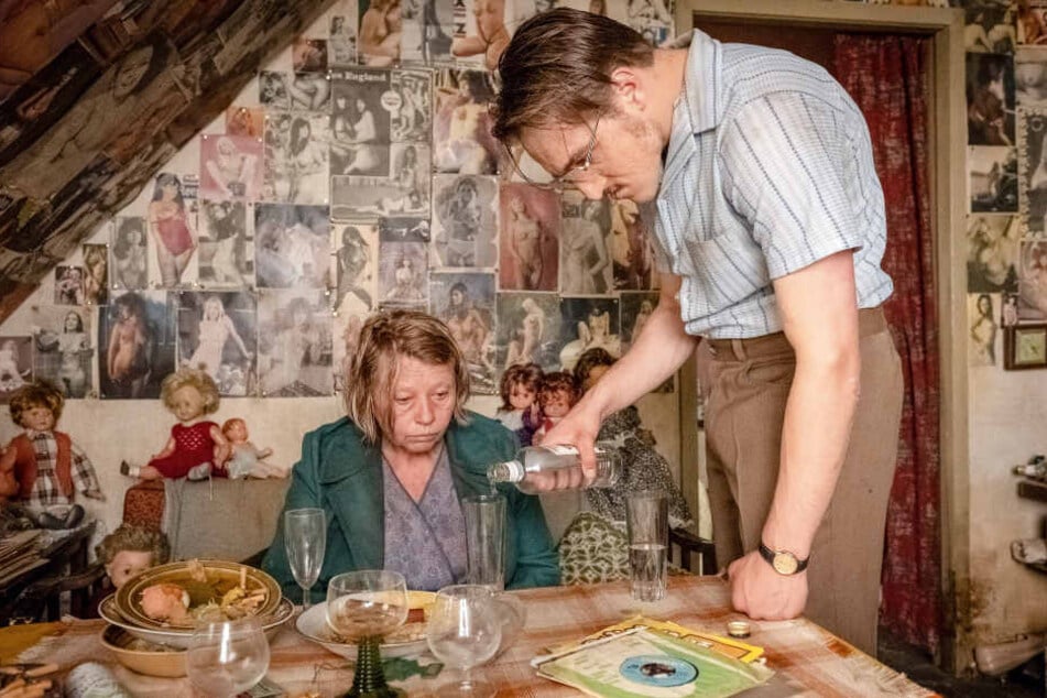 Jung-Schauspieler Jonas Dassler spielt Fritz Honka (rechts) im neuen Akin-Film "Der goldene Handschuh".