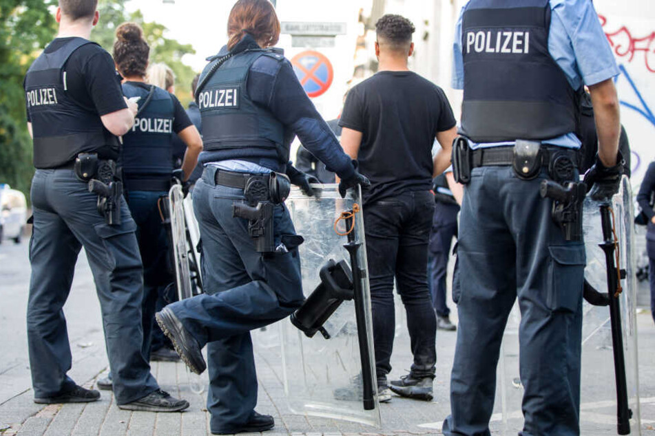 Polizisten haben es in ihrem Job oft mit Gewalt zu tun - leider auch gegen sich (Smbolbild).