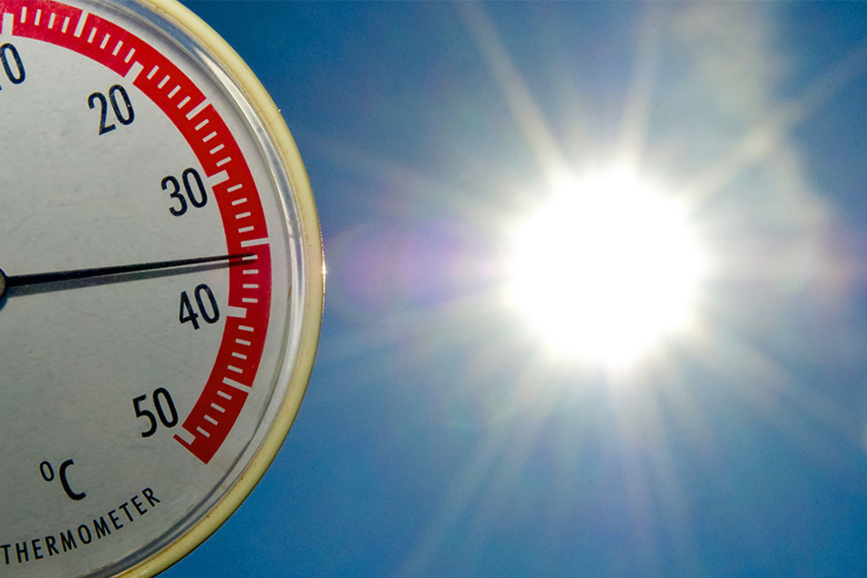 Die steigenden Temperaturen lassen die Eisschilde abschmelzen.