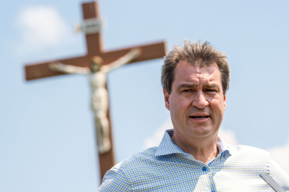 Markus Söder (51, CSU) am Mittwoch. Am Abend verletzten sich elf Menschen auf seiner Wahlkampfveranstaltung.