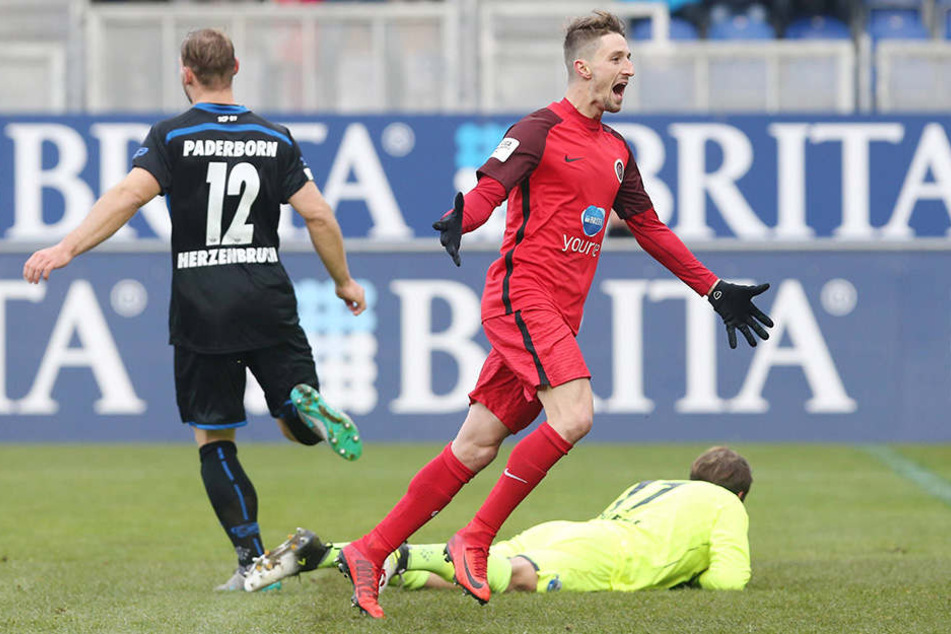 Stephan Andrist freut sich, SCP-Keeper Zingerle zum 1:0 überwunden zu haben.