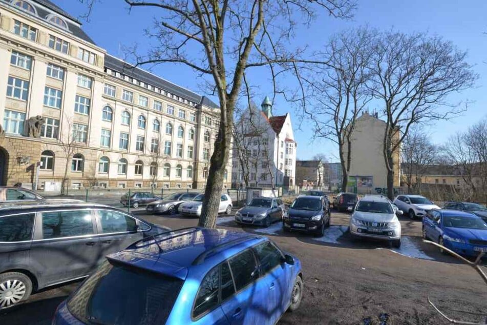Hier am Hartmanplatz baut die Stadt eine neue Oberschule. Die soll nun aber nicht mehr nur drei-, sondern vierzügig werden.