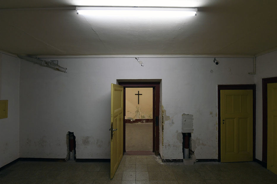 Der Raum der früheren zentralen Hinrichtungsstätte der DDR in Leipzig wurde bis 1981 zur Vollstreckung der Todesurteile genutzt wurde. Zwischen 1960 und 1981 wurden in der ehemaligen Hausmeisterwohnung insgesamt 64 Menschen hingerichtet.