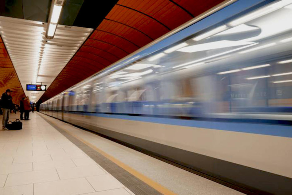 Der Senior versetzte einen kompletten U-Bahnhof in Angst und Schrecken.
