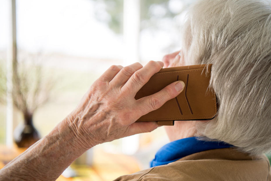Eine 85 Jahre alte Seniorin ist nicht auf die Betrugsmasche hereingefallen. (Symbolbild)