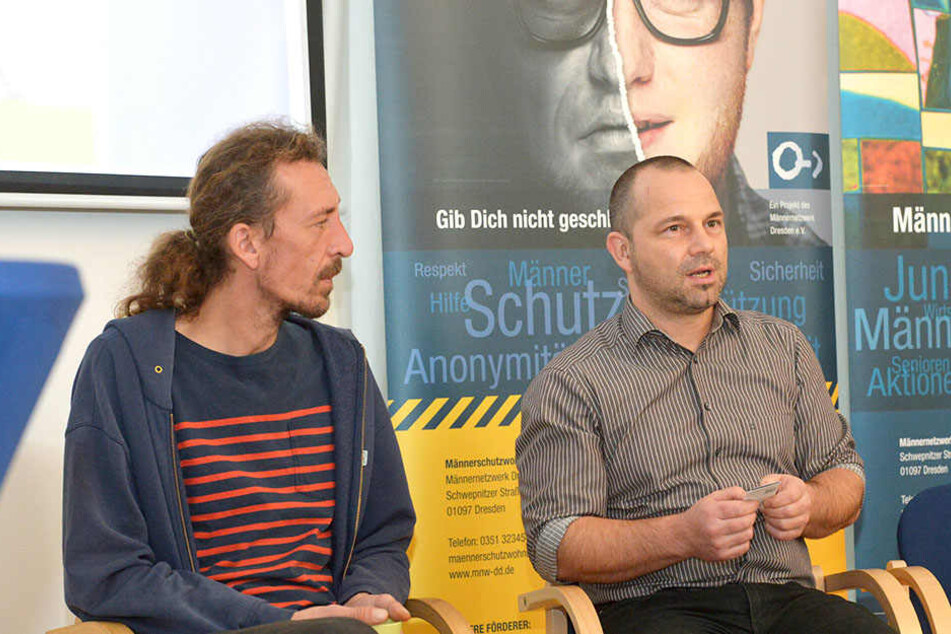 Setzen sich für männliche Opfer häuslicher Gewalt ein: Sozialarbeiter Sascha Möckel (40, l.) vom Männernetzwerk Dresden und Enrico Damme (47) von der Landesfachstelle Männerarbeit.