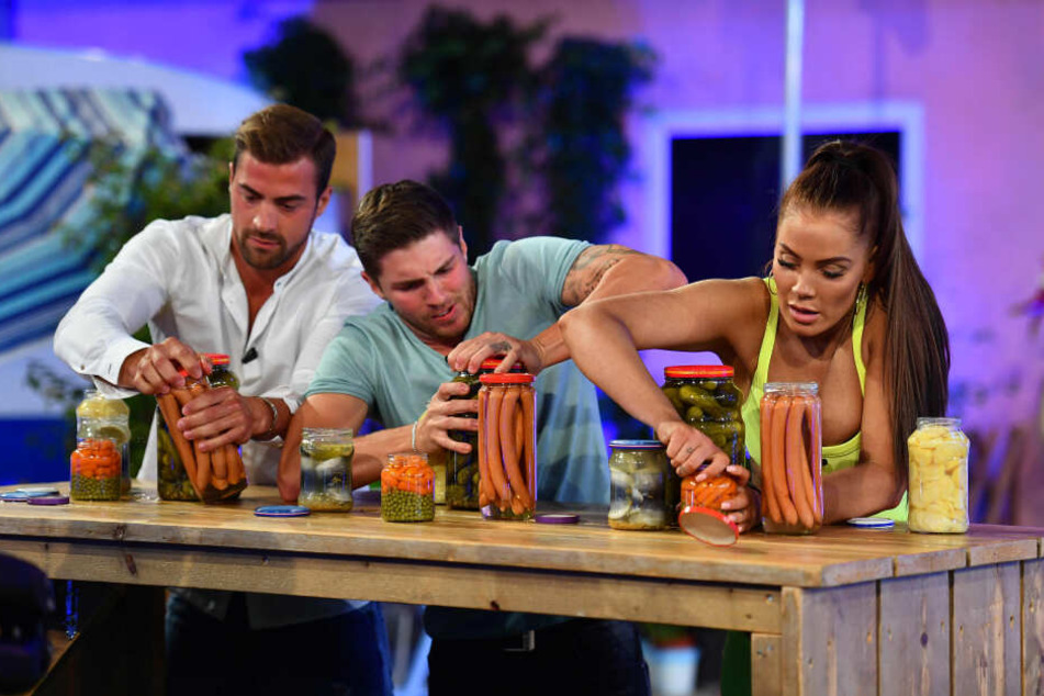 Im Live-Duell musste die Top 3 unter anderem Konservengläser aufdrehen. Janines saure Gurken blieben verschlossen.