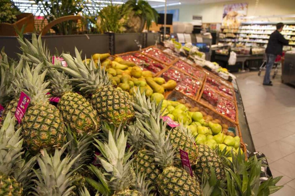 Ein Mitarbeiter eines Logistikzentrums fand die rund 100 Kilogramm Kokain in Ananaskisten von Edeka versteckt.