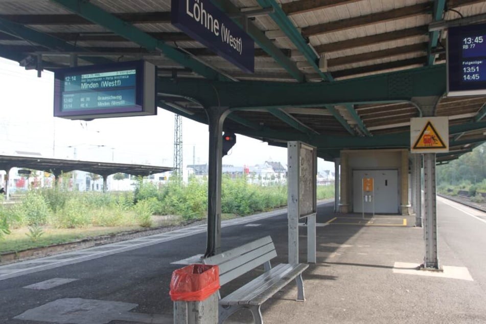 An vielen Stellen sind die Bahnsteige richtig kaputt.