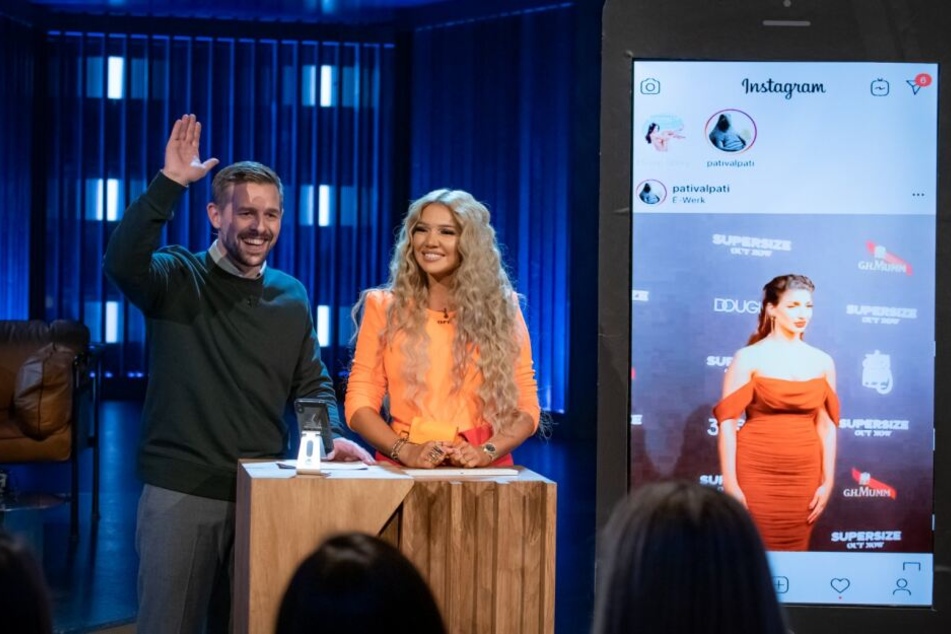 Shirin David musste sich in einem Spiel den gemeinen Kommentaren der LNB-Redaktion stellen. Klaas Heufer-Umlauf hatte sichtlich Spaß.