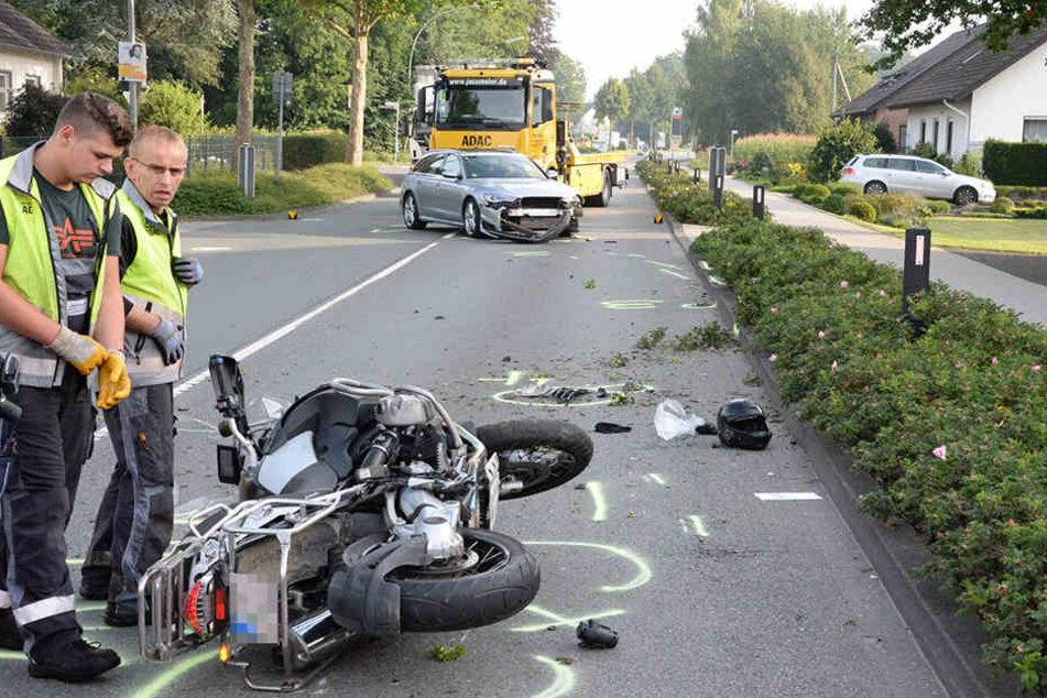 Der Biker (51) wollte den silbernen Audi überholen.