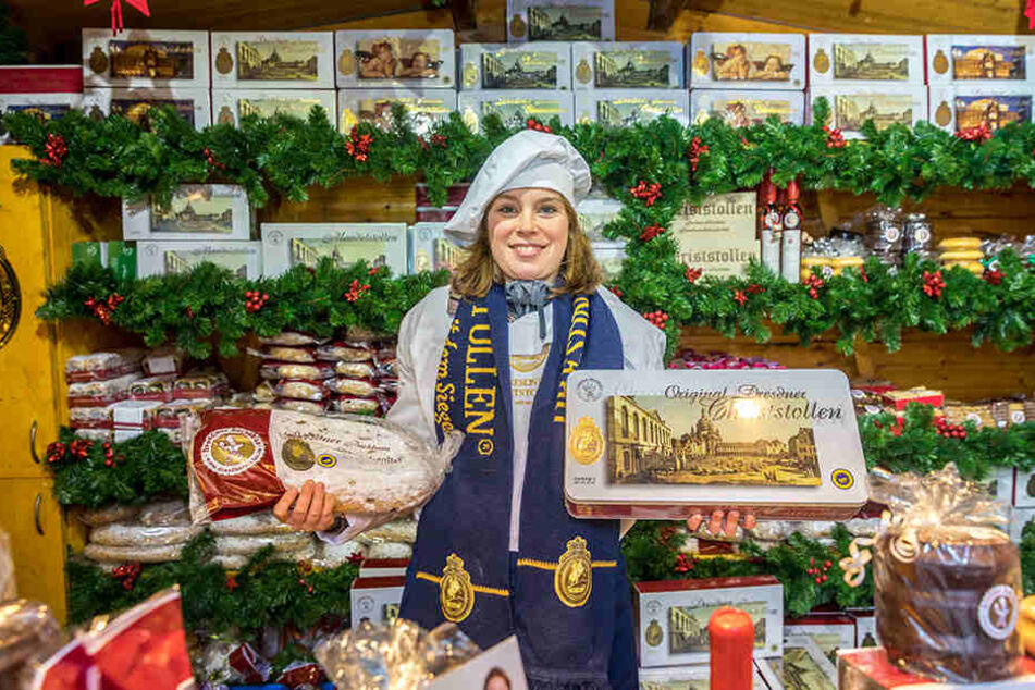 Stollen ist ihr täglich Brot: Katrin Golda (27) verkauft für das Dresdner
Backhaus die beliebten Striezel.