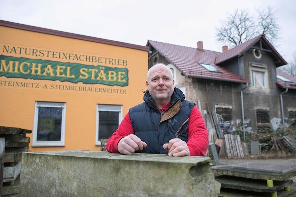 Steinmetz Michael Stäbe (49) will mit seiner Firma auf dem Hafencity-Areal bleiben.
