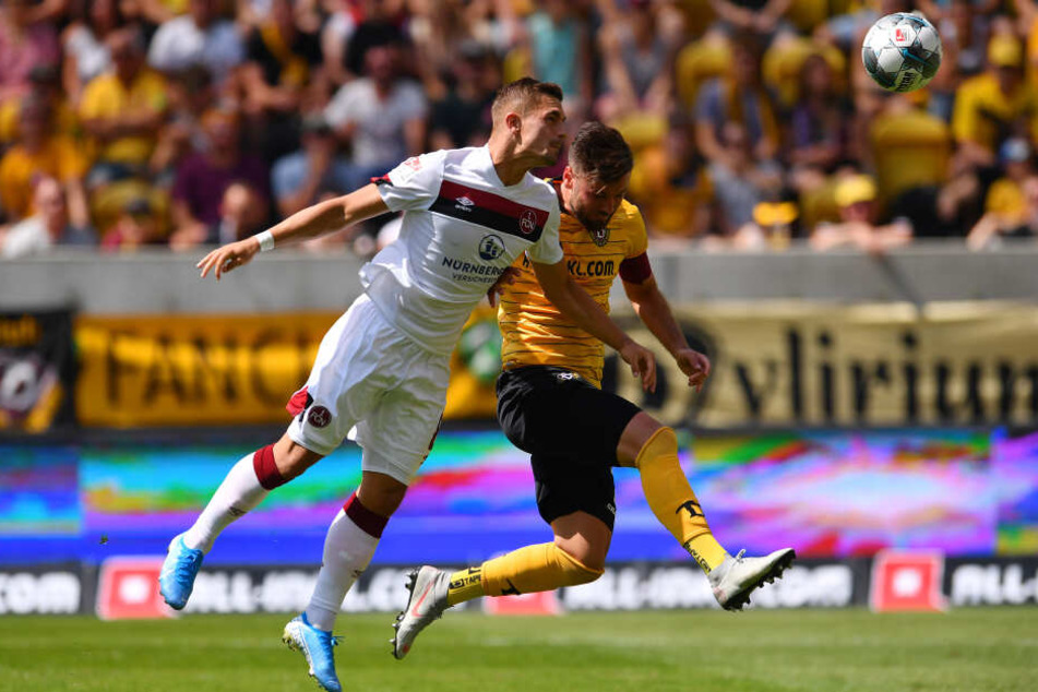 Niklas Kreuzer (r.) beim Siegtor von Nikola Dovedan gegen Nürnberg. Beim KSC war er raus.