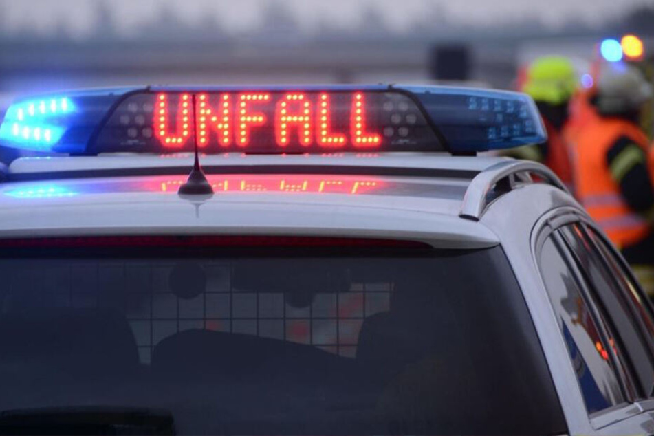 Auf der Flucht vor einer Verkehrskontrolle im sächsischen Oschatz hat ein 20-Jähriger mit einem gestohlenen Audi einen Unfall verursacht. (Symbolbild)