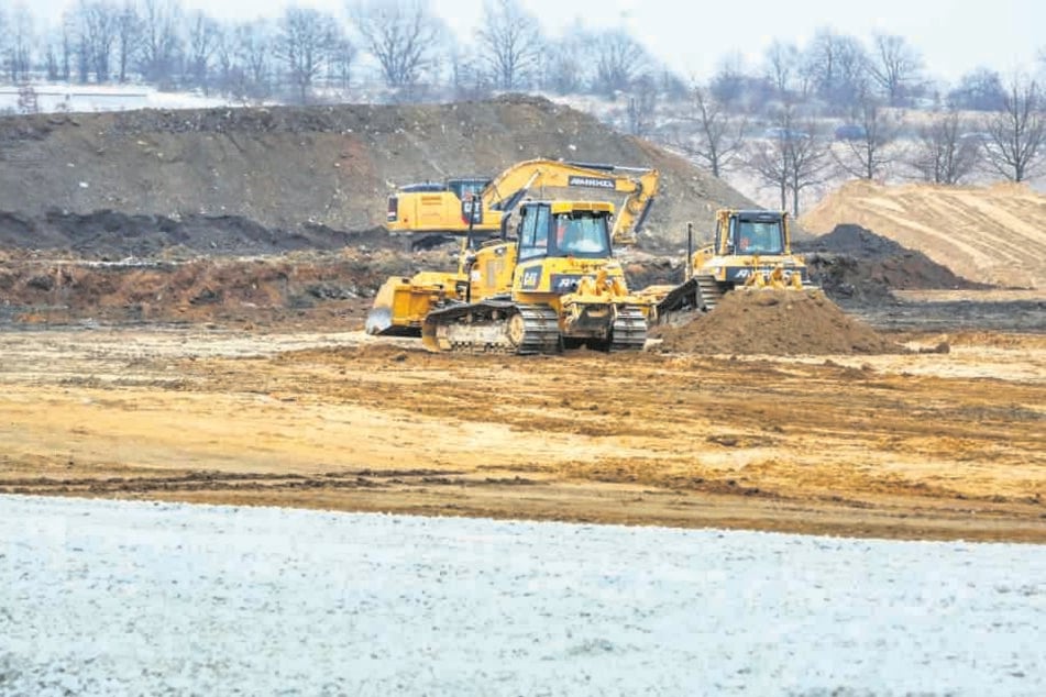 An der Knappsdorfer Straße im Gewerbegebiet Airportpark in Klotzsche laufen bereits die Bauvorbereitungen.