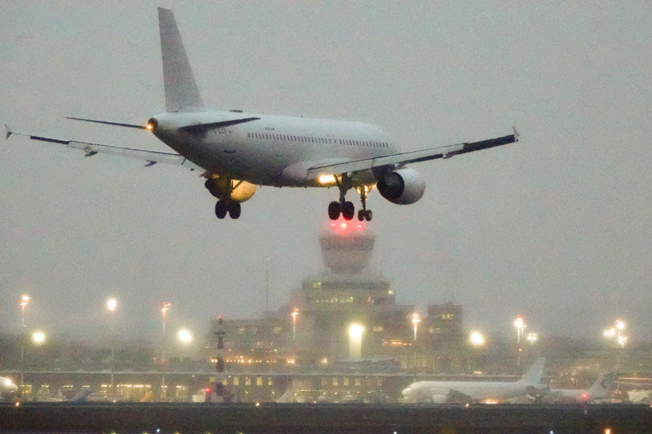 In Schönefeld gestartet, legte ein Flugzeug in Tegel einen Zwischenstopp ein. (Symbolbild)