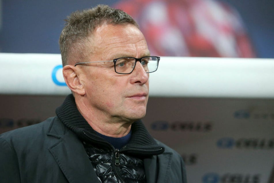 RB Leipzigs Trainer Ralf Rangnick (60) will im Bundesligaspiel am Samstag in Stuttgart keine Rücksicht auf die schwere Situation seines Gegenübers nehmen.