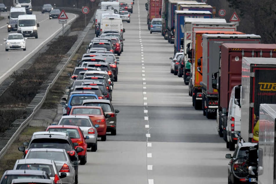 So frei sehen Rettungsgassen in den seltensten Fällen aus.