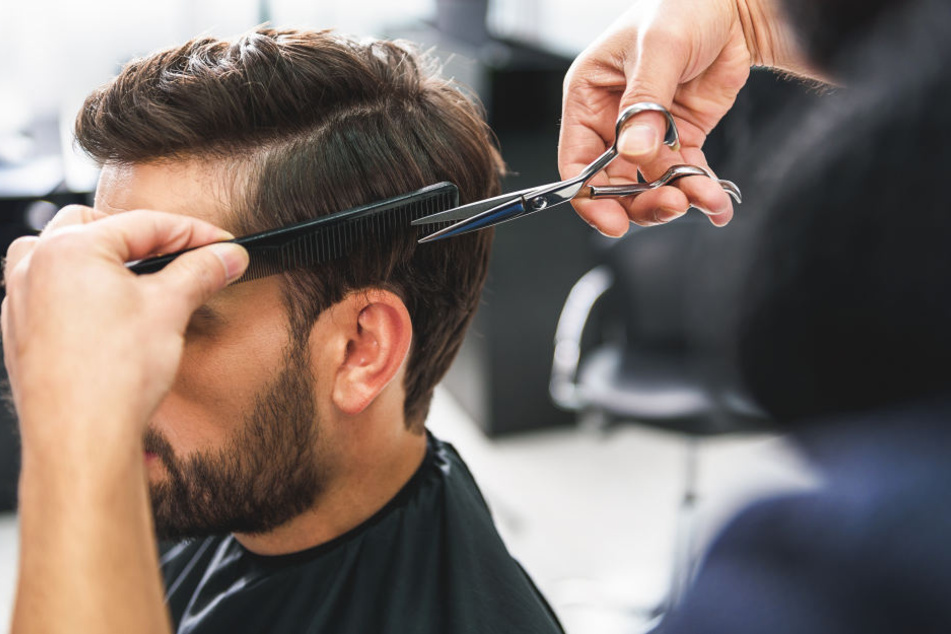 Nicht der einzige gefragte Beruf, aber der mit dem größten Bedarf in Chemnitz: Friseur. (Symbolbild)