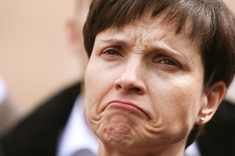 Sie spricht kein Wort mehr mit den Spitzenkandidaten. Hat sie keinen Bock mehr auf Gauland und Weidel?