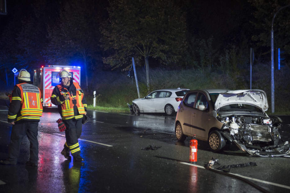 Beide Autos wurden beim Unfall erheblich beschädigt.
