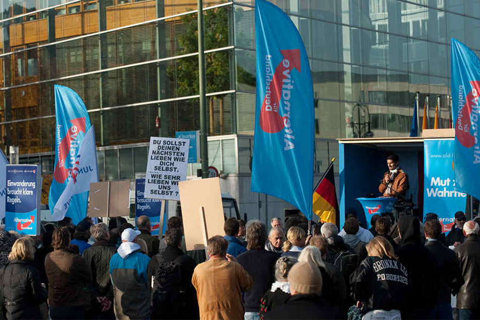 Ähnlich wie hier bei einer Kundgebung in Berlin könnte es am 5. November in Bielefeld aussehen.