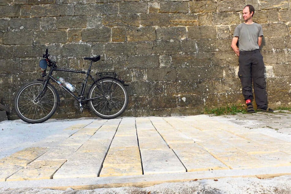 Nils Larsen vom Allgemeinen Deutschen Fahrrad-Club Dresden (ADFC) fordert einen befahrbaren Belag für den Körnerweg.