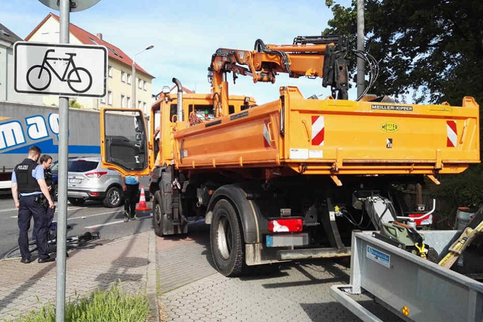 Auf der Meißner Landstraße erfasste ein Laster einen Radfahrer.