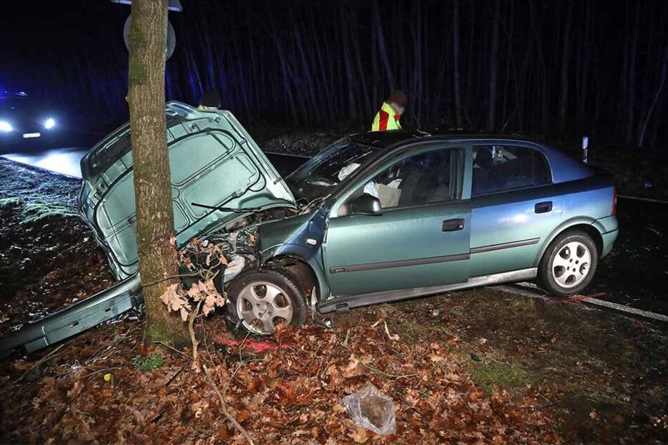 Der Opel dürfte Totalschaden haben.