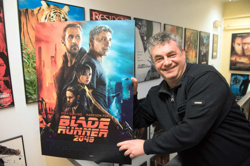 Gerd Nefzer ist sichtlich stolz, einen Beitrag zu dem Film geleistet zu haben.