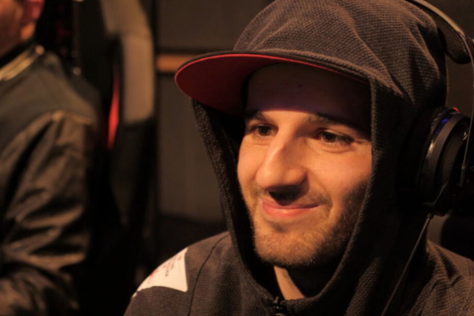 VfB Stuttgarts eSport-Profi Erhan "Dr. Erhano" Kayman (Foto) schied im Viertelfinale auf der Playstation 4 gegen den späteren Vizemeister Mohammed "MoAuba" Harkous aus.