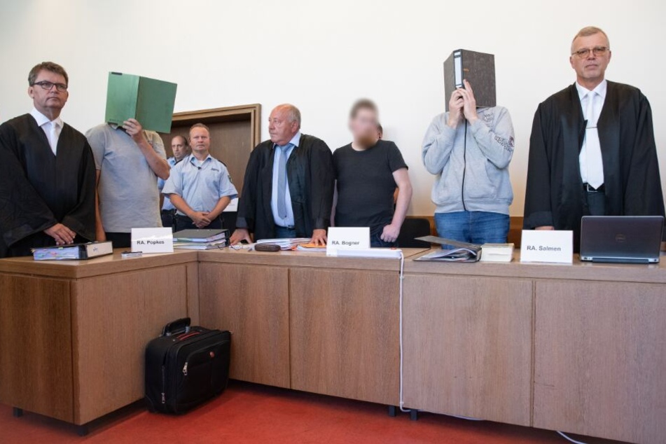 Vor Gericht legten die drei Angeklagten ein volles Geständnis ab.