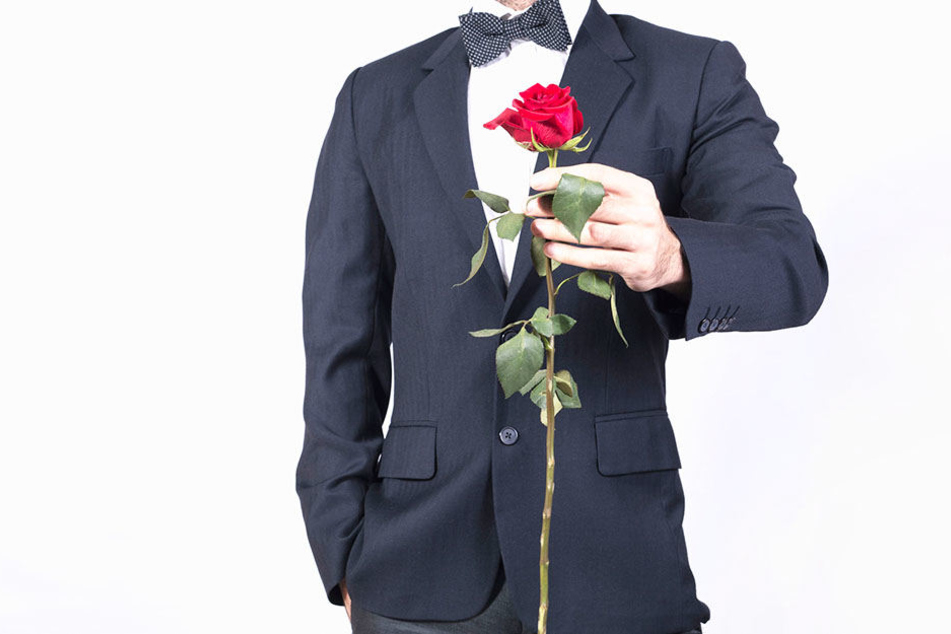 Bei Dreharbeiten wurde publik, wer der neue RTL-Bachelor und Rosenkavalier sein soll (Symbolbild).