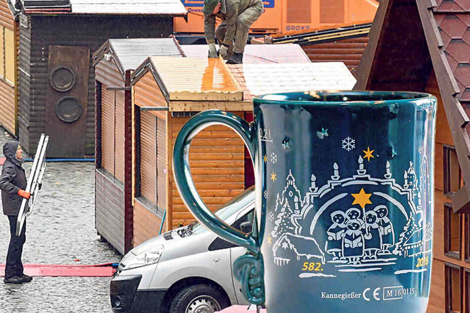 Die Tasse für den Striezelmarkt
ist in diesem Jahr blau und trägt einen Notenschlüssel am Henkel.