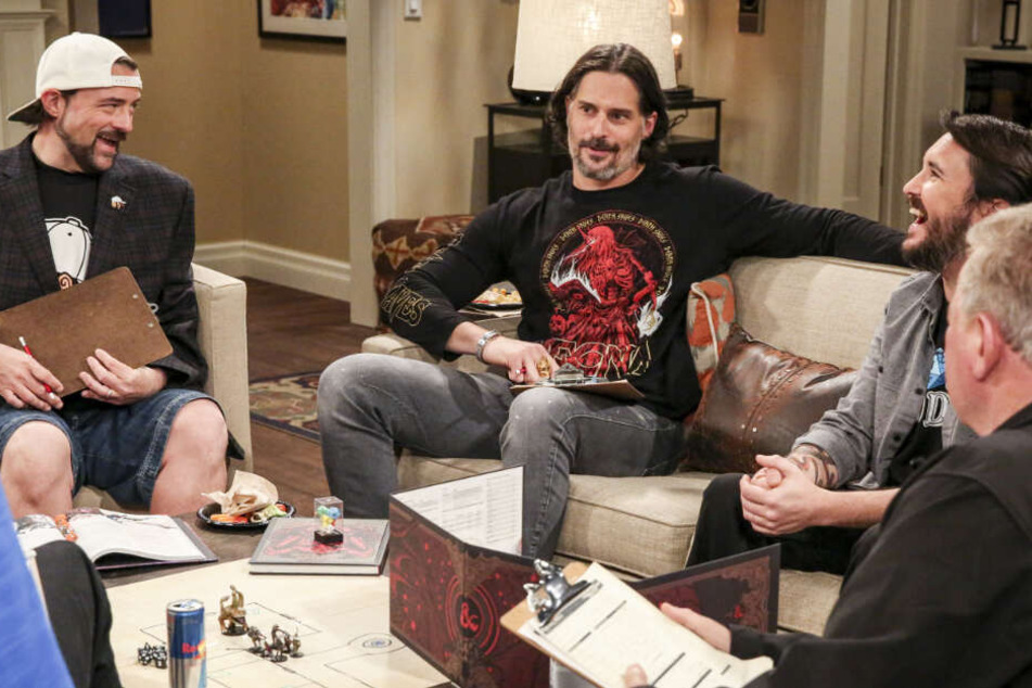"Silent Bob“-Kultdarsteller Kevin Smith, „Magic Mike“-Hottie Joe Manganiello und Sheldon-Erzfeind Wil Wheaton (v.l.) treffen sich regelmäßig zum „Dungeons & Dragons“-Spieleabend.